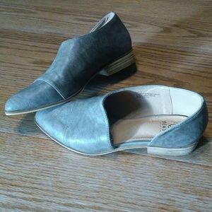 Women's grey boot shoe size 9